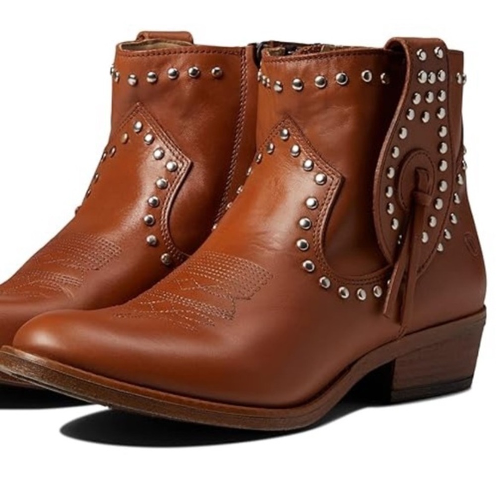Dingo Destry Boot woman’s leather ankle Brown Studded Cowgirl shoe New Size 7.5
